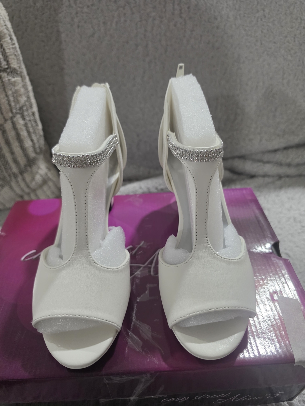 Easy Street Alive Flash White Rhinestone T-Strap Dress Heels NWT 6.5 WW